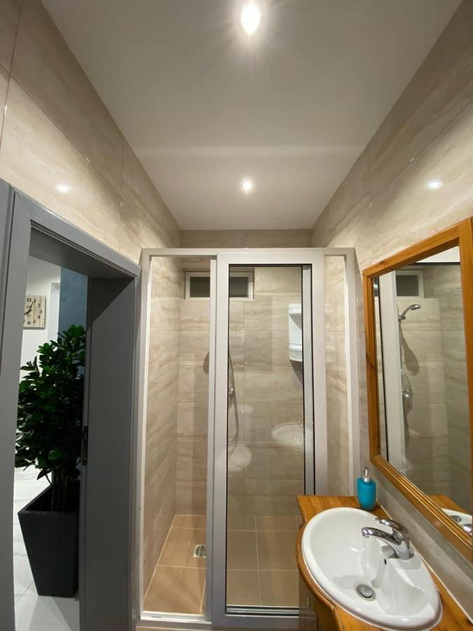 Вилла Cosy Private Townhouse In Heart Of Сенглея Экстерьер фото