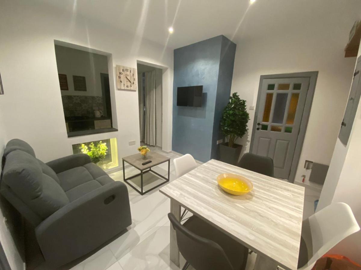 Вилла Cosy Private Townhouse In Heart Of Сенглея Экстерьер фото